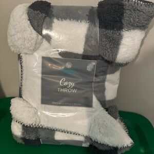 Comfort Bay Cozy throw